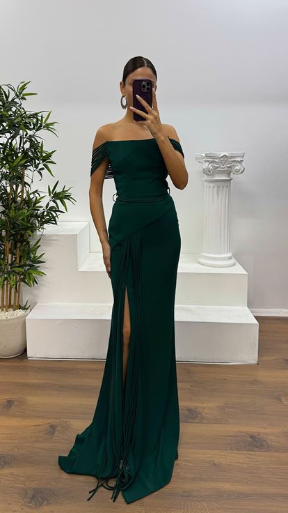 Smaragdgrünes trägerloses Abendkleid