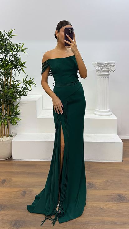 Smaragdgrünes trägerloses Abendkleid