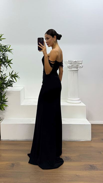 Schwarzes trägerloses Abendkleid