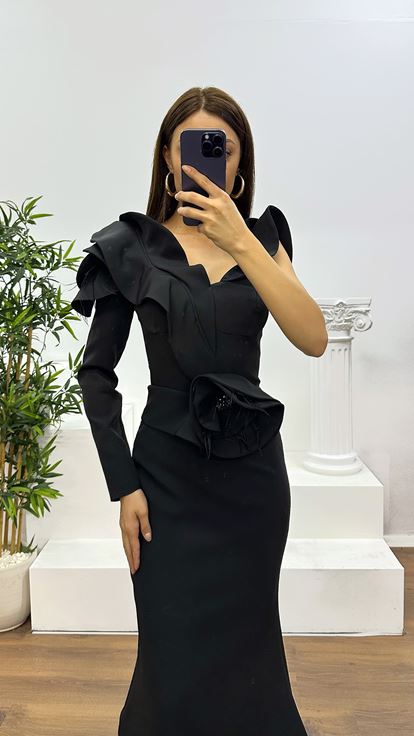 Abito da sera con dettagli floreali in vita neri