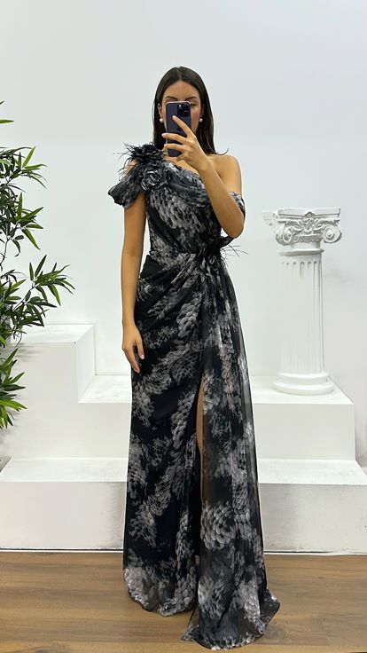 Vestido de noche de gasa con un solo hombro Fusya