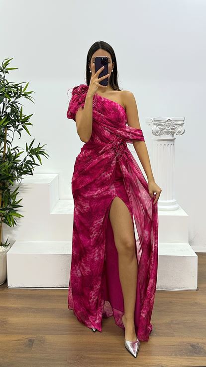 فستان سهرة شيفون بكتف واحد من فوشيا