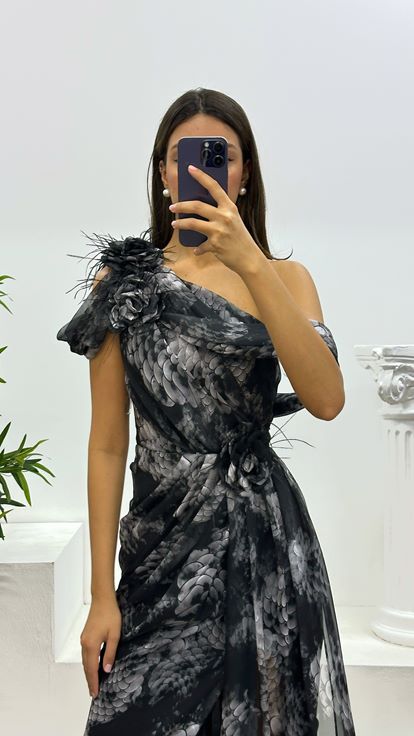 Vestido de noche de gasa con un solo hombro Fusya