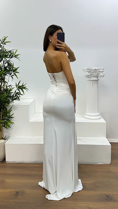 Abito da sera senza spalline in osso