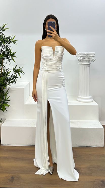 Abito da sera senza spalline in osso