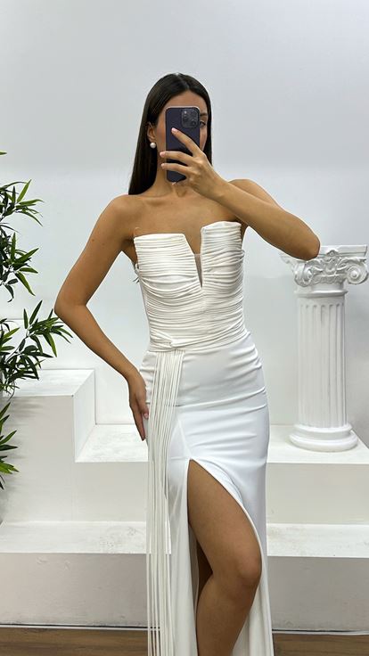 Abito da sera senza spalline in osso