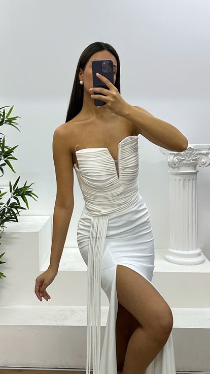 Abito da sera senza spalline in osso