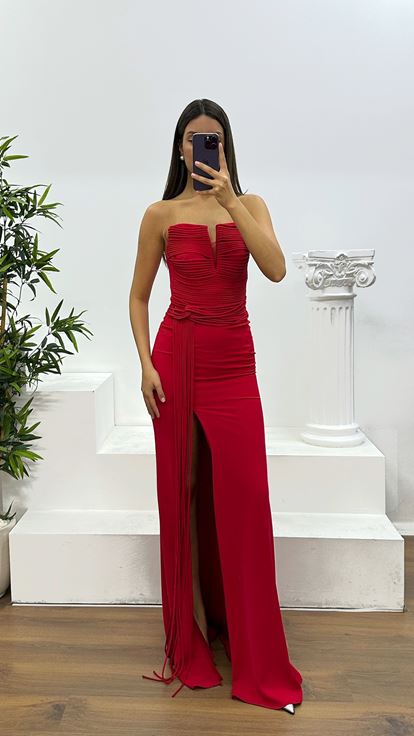 Vestido de noche burdeos sin tirantes