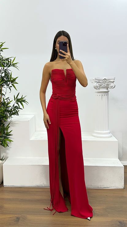 Vestido de noche burdeos sin tirantes