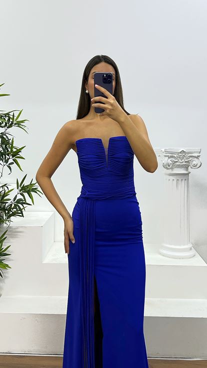 Vestido de noche sin tirantes color esmeralda