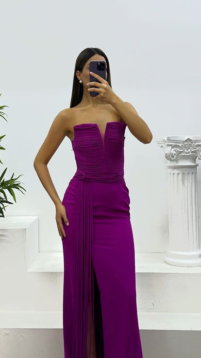 Fuchsiafarbenes trägerloses Abendkleid