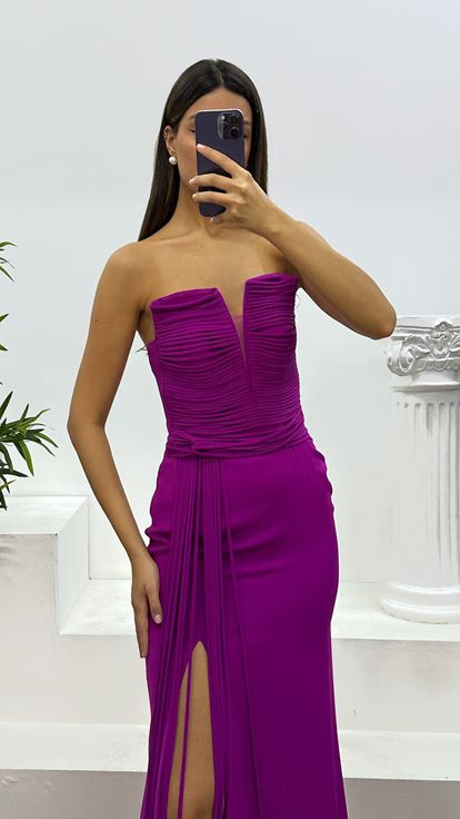 Fuchsiafarbenes trägerloses Abendkleid