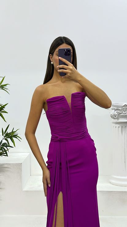 Fuchsiafarbenes trägerloses Abendkleid