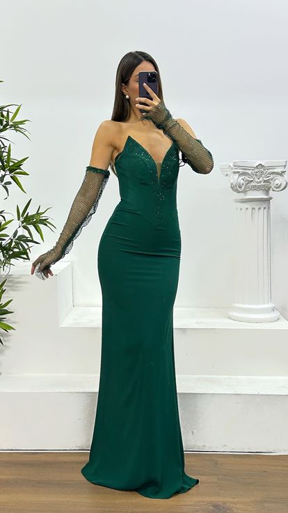 Abito da sera senza spalline con dettagli in pietra smeraldo