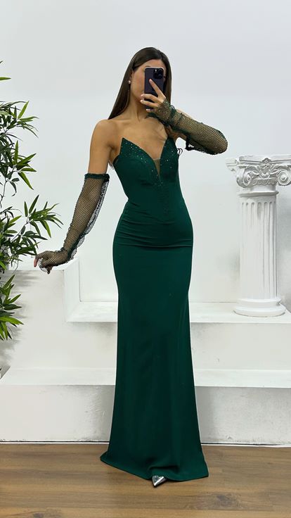 Abito da sera senza spalline con dettagli in pietra smeraldo