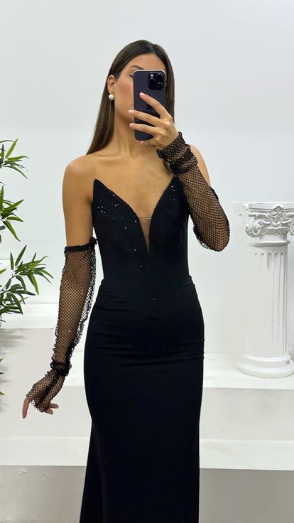 Abito da sera senza spalline con dettagli in pietra nera