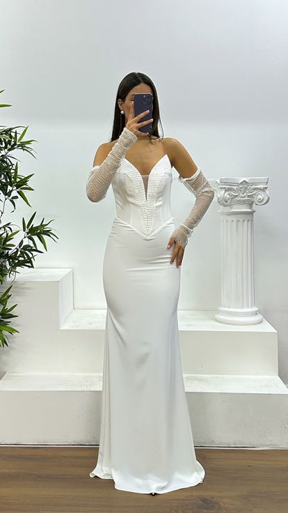 Abito da sera senza spalline con dettagli in pietra ossea