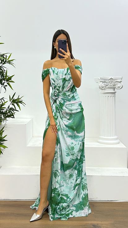 Abito da sera con spacchi e dettagli floreali verde acqua