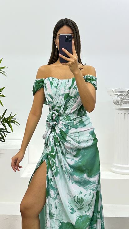 Abito da sera con spacchi e dettagli floreali verde acqua