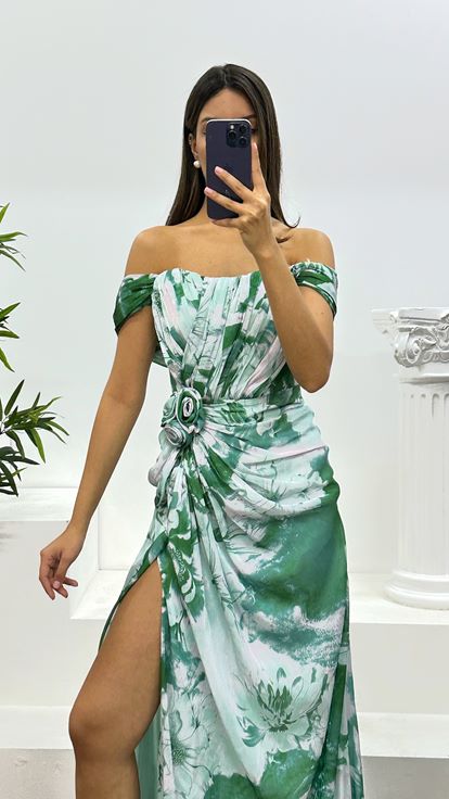 Abito da sera con spacchi e dettagli floreali verde acqua