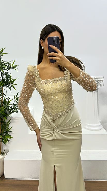 Bej Kare Yaka İşlemeli Abiye Elbise