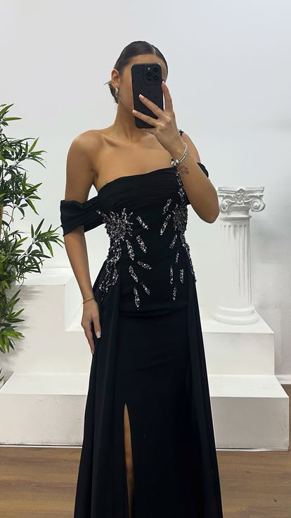 Robe de soirée noire asymétrique