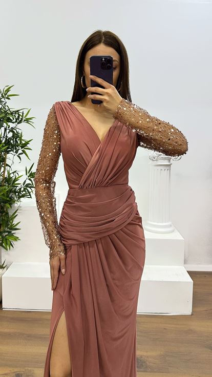 Braunes besticktes Abendkleid mit V-Ausschnitt und Ärmeln