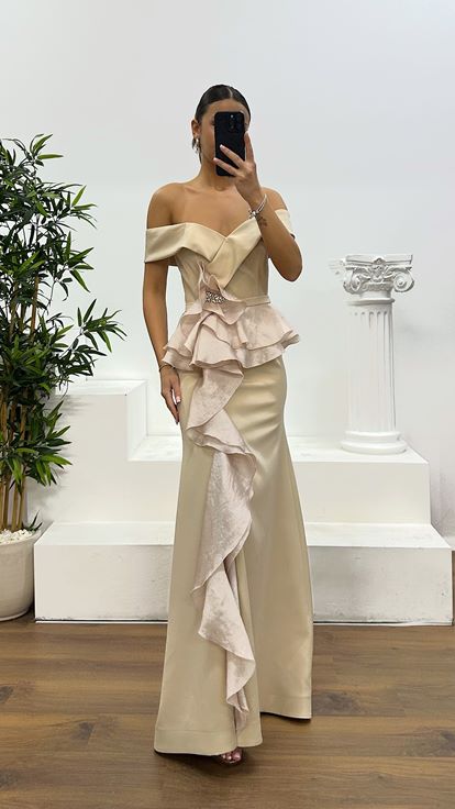 Abito da sera Valon beige con scollo a barca