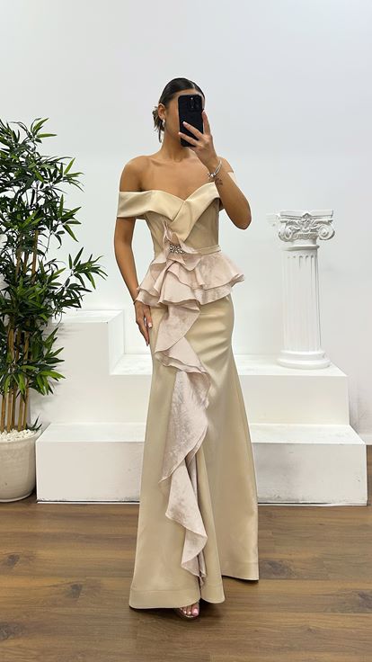 Abito da sera Valon beige con scollo a barca