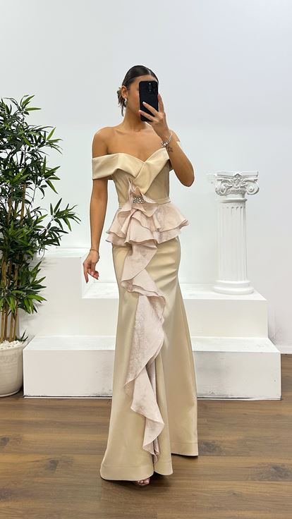 Abito da sera Valon beige con scollo a barca