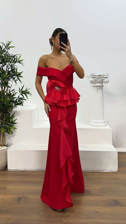 Abito da sera Valonia rosso con scollo a barca