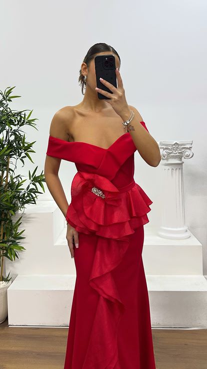 Abito da sera Valonia rosso con scollo a barca