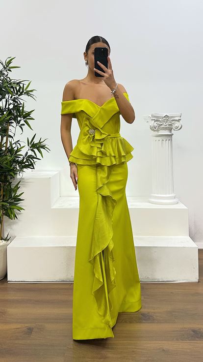 Abito da sera Valon con scollo a barca color nocciola