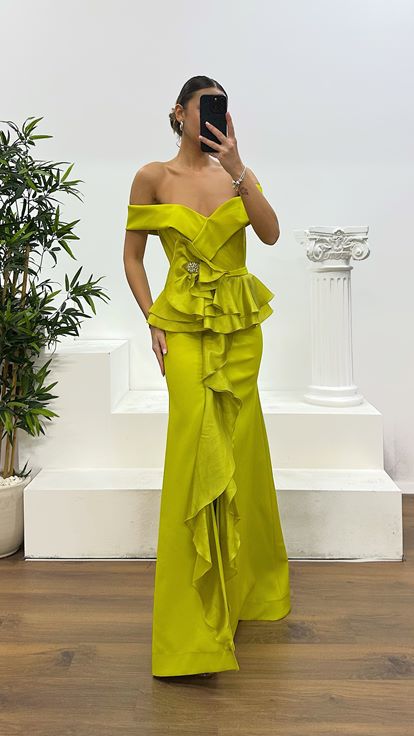 Abito da sera Valon con scollo a barca color nocciola