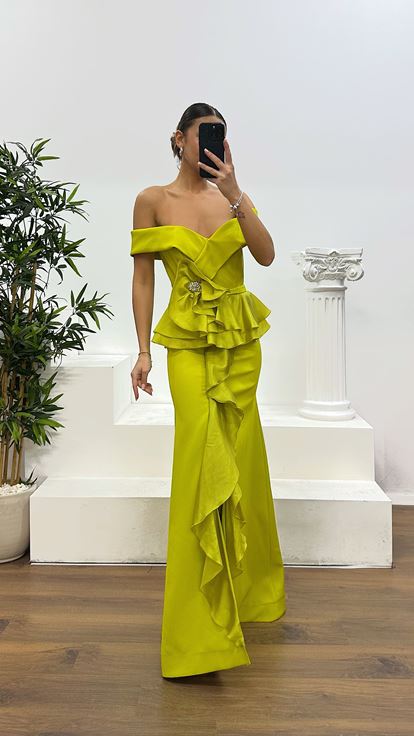 Abito da sera Valon con scollo a barca color nocciola