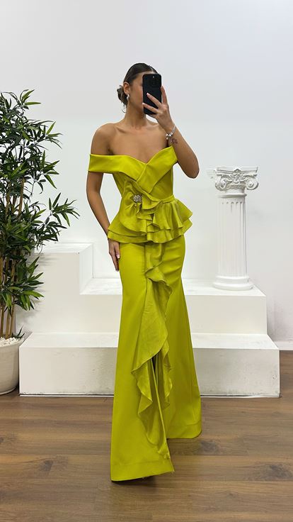 Abito da sera Valon con scollo a barca color nocciola