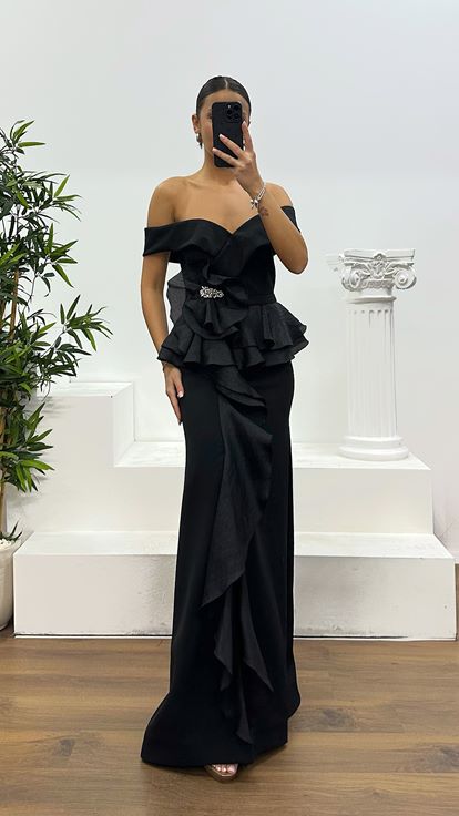 Abito da sera Valon nero con scollo a barca