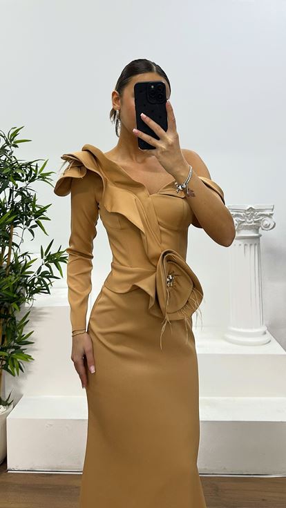 Abito da sera con dettagli floreali in vita Kapıcino