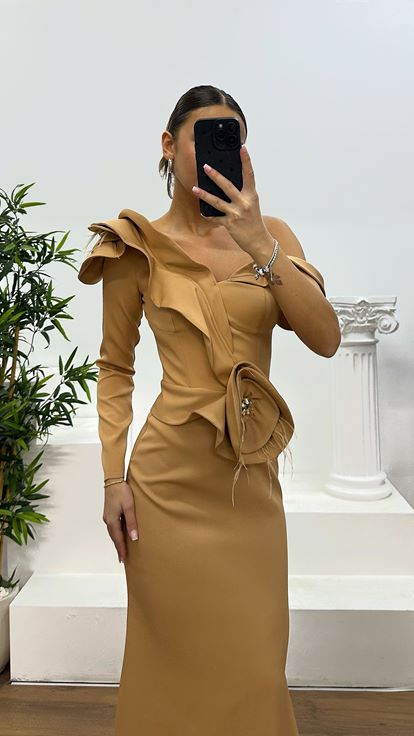 Abito da sera con dettagli floreali in vita Kapıcino