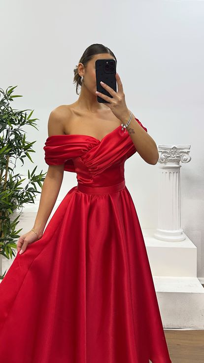 Abito da sera midi con dettagli sul retro rosso