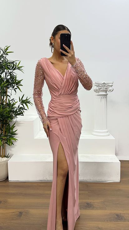 Robe de soirée brodée à manches et col en V