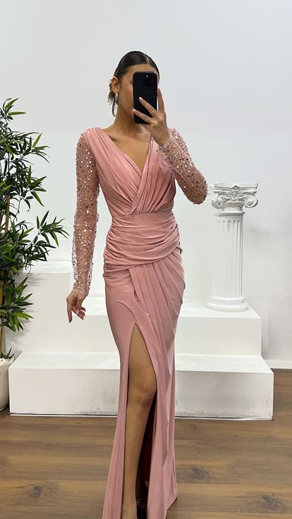 Robe de soirée brodée à manches et col en V