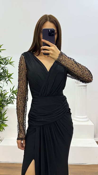 Siyah V Yaka Kolları İşlemeli  Abiye Elbise