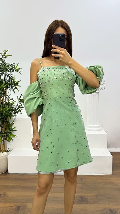 Çağla Balon Kol İşlemeli Kısa Abiye Elbise