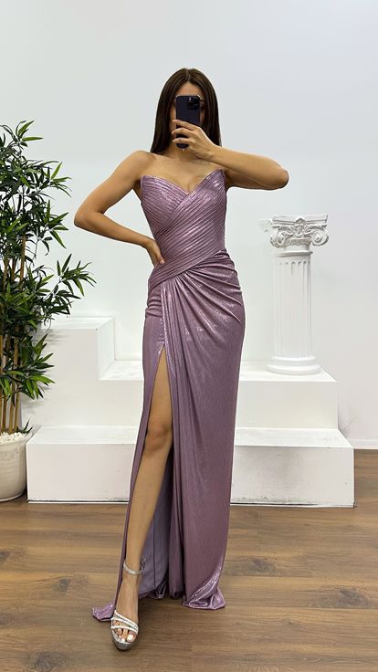 فستان سهرة لامع بدون حمالات بلون أرجواني فاتح