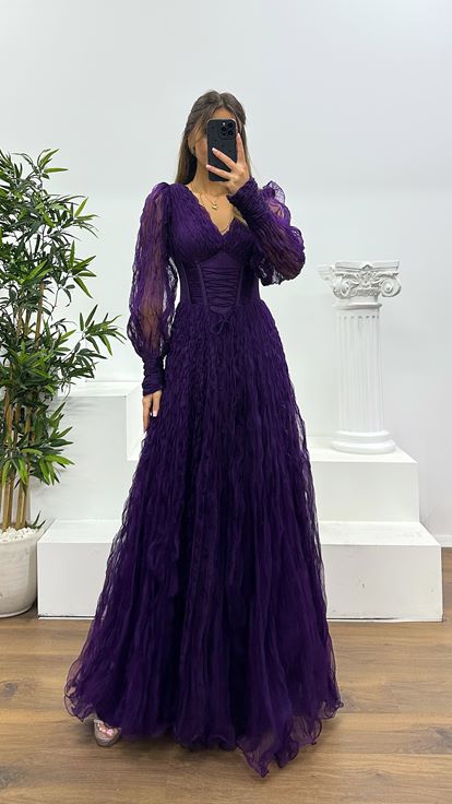 Lila Abendkleid aus Crêpe-Tüll