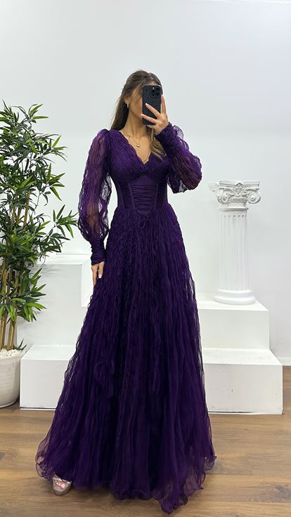 Lila Abendkleid aus Crêpe-Tüll