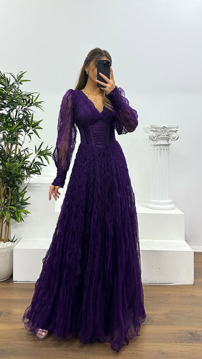 Lila Abendkleid aus Crêpe-Tüll