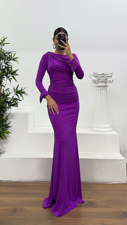 Robe de soirée fuchsia drapée avec détails aux manches