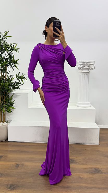 Robe de soirée fuchsia drapée avec détails aux manches